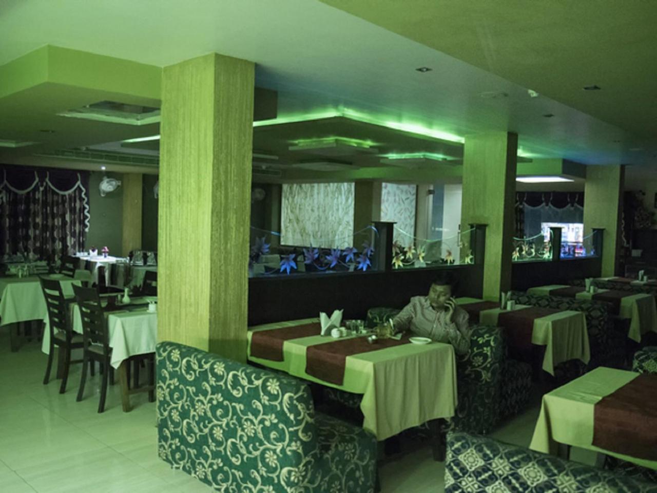Hotel Sunshine Baharampur Kültér fotó