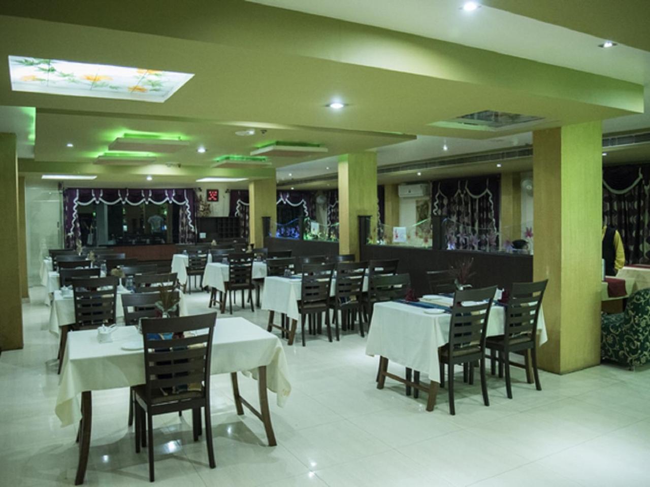 Hotel Sunshine Baharampur Kültér fotó