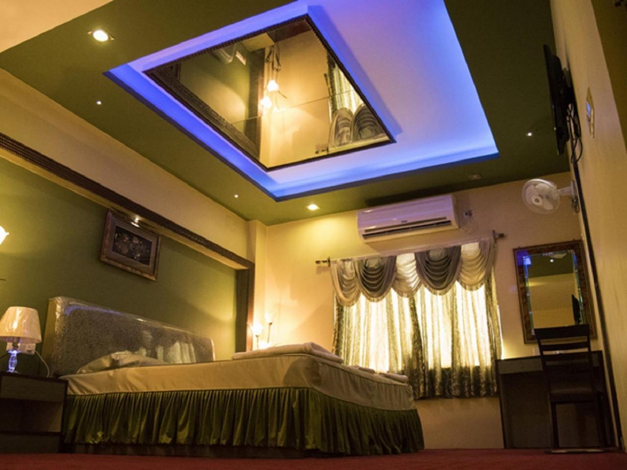 Hotel Sunshine Baharampur Kültér fotó