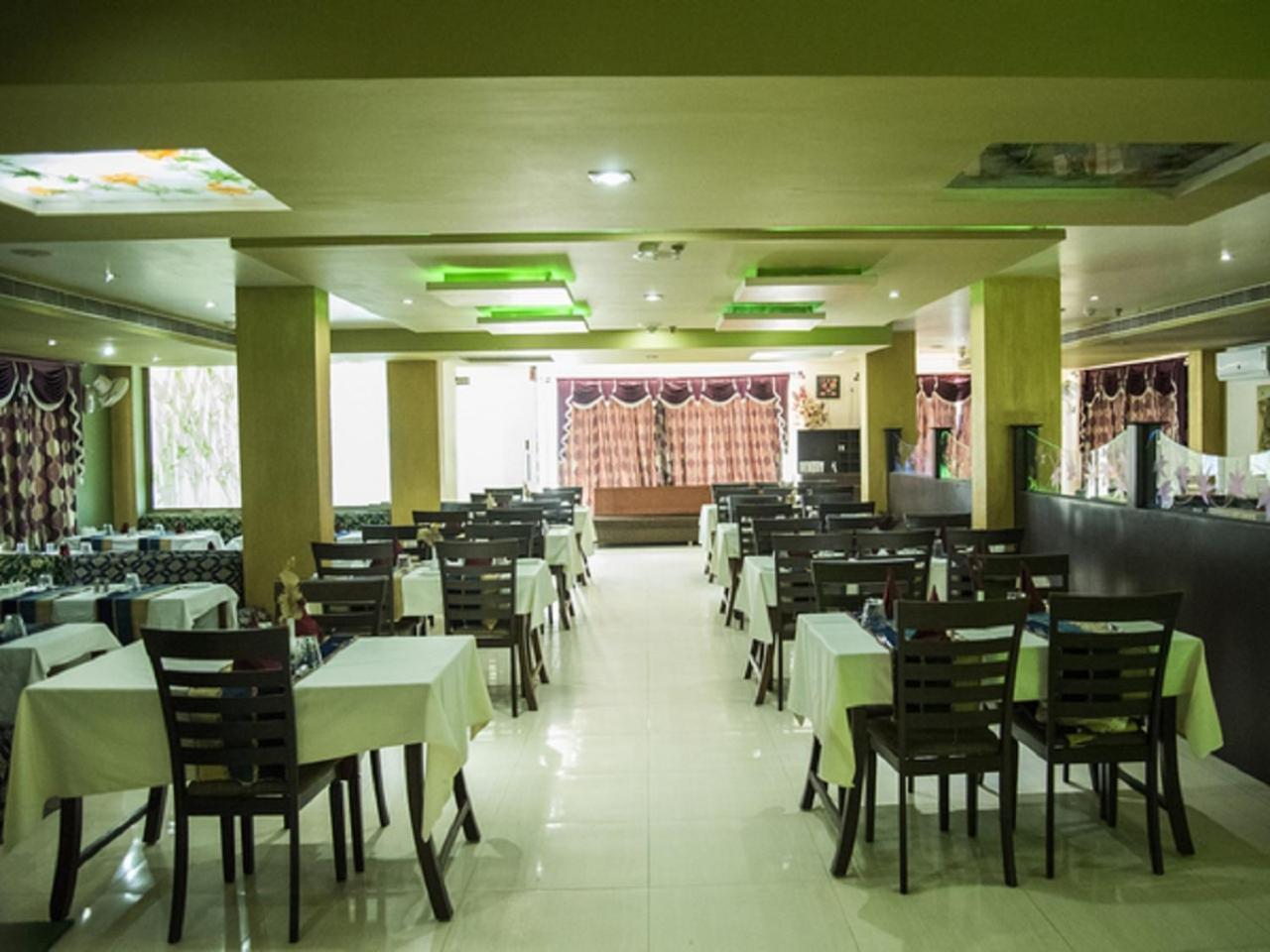 Hotel Sunshine Baharampur Kültér fotó